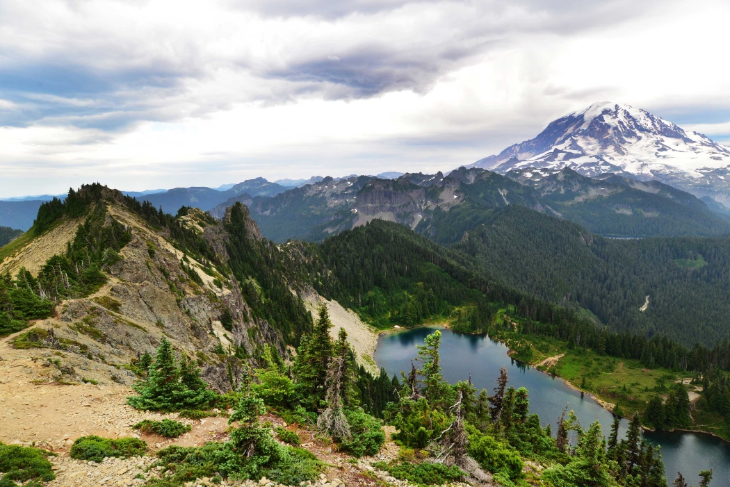 5 epic hikes in Mt. Rainier - Tolmie Peak Trail